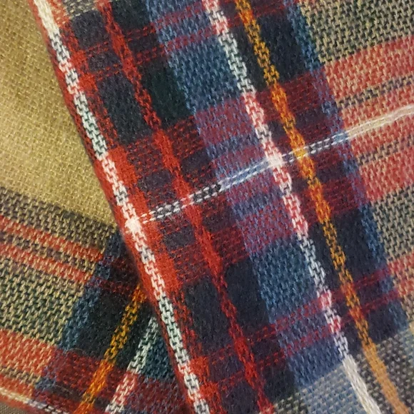 Look Wrap Scraf - Picture 2 of 6